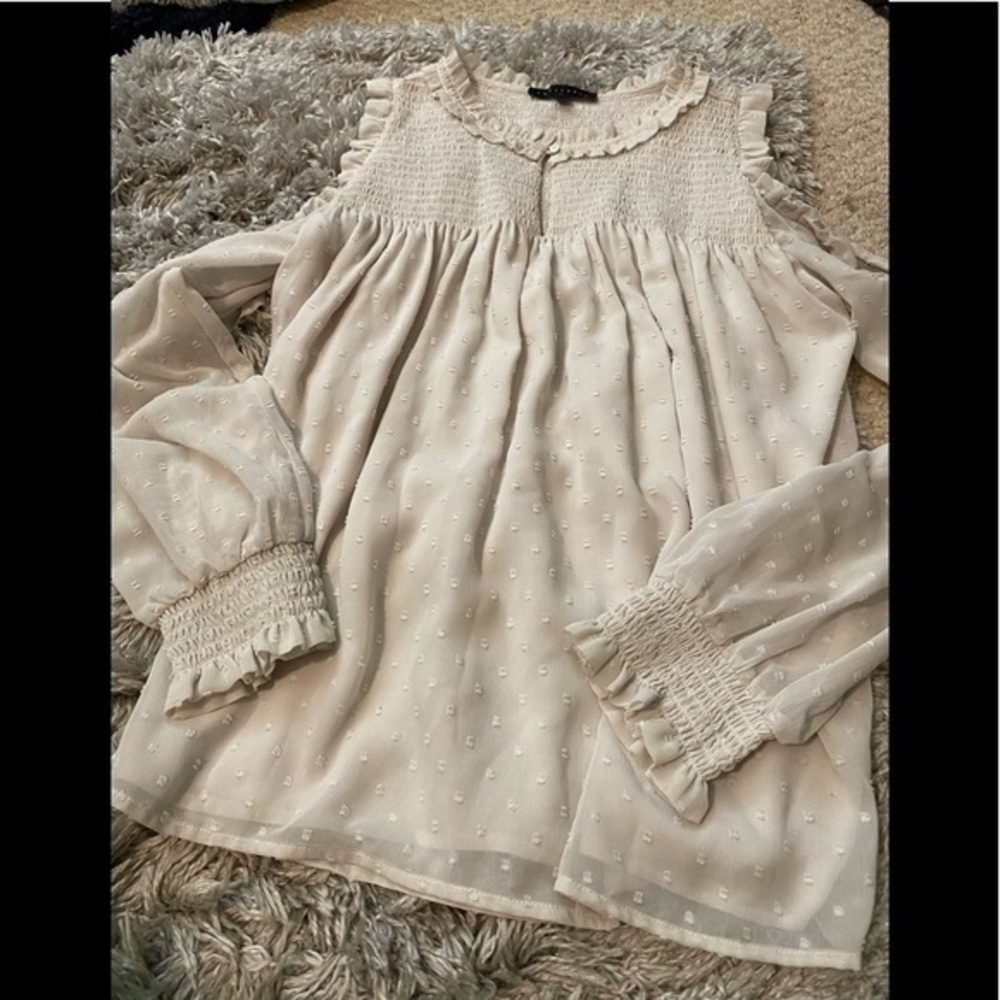 SANCTUARY peek a boo cold shoulder summer must have shirt med